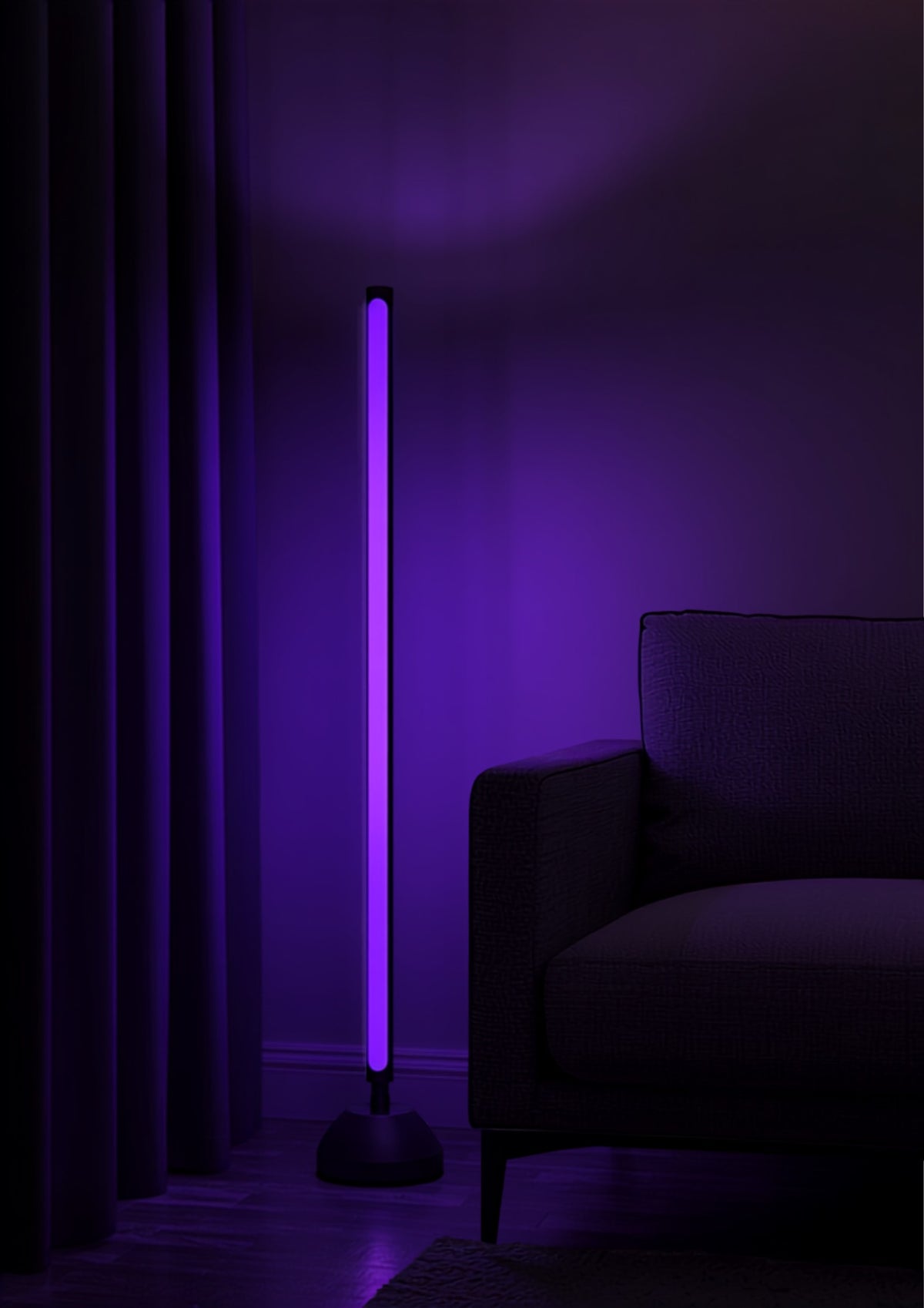 Lampă de podea RGB în living, ambianță mov-albastru