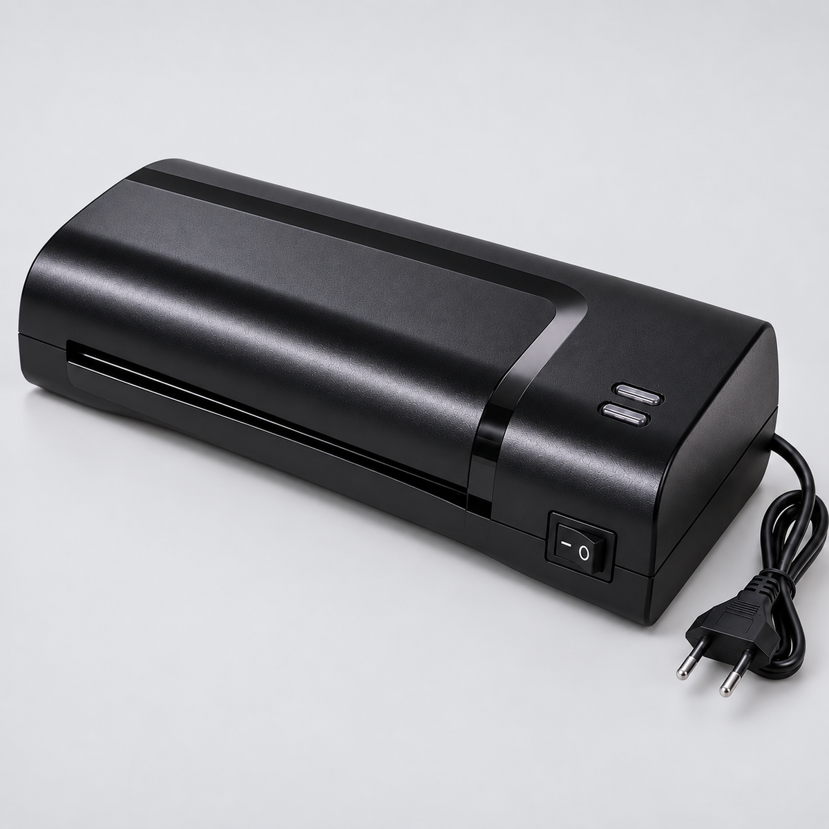 Laminator Fichero A4 negru, vedere laterală cu fantă de alimentare și cablu de alimentare